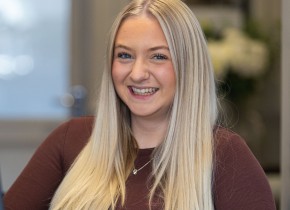 Phoebe Indge headshot image